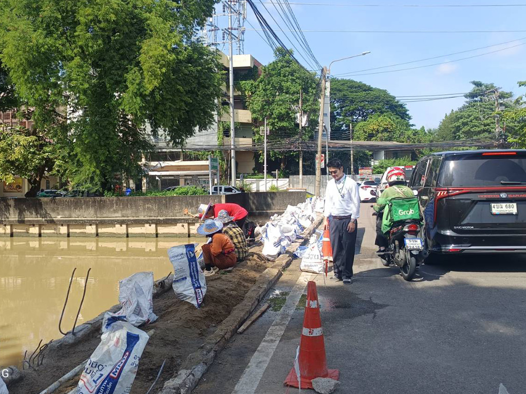 ตรวจสอบการรื้อถอน-เก็บเศษวัสดุ สะพานปูนซีเมนต์